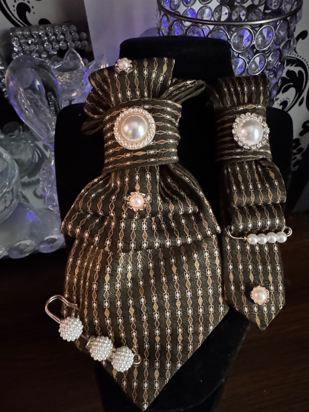 Elegant Women's Brown Gold Patterned Necktie Set with Pearl Accents